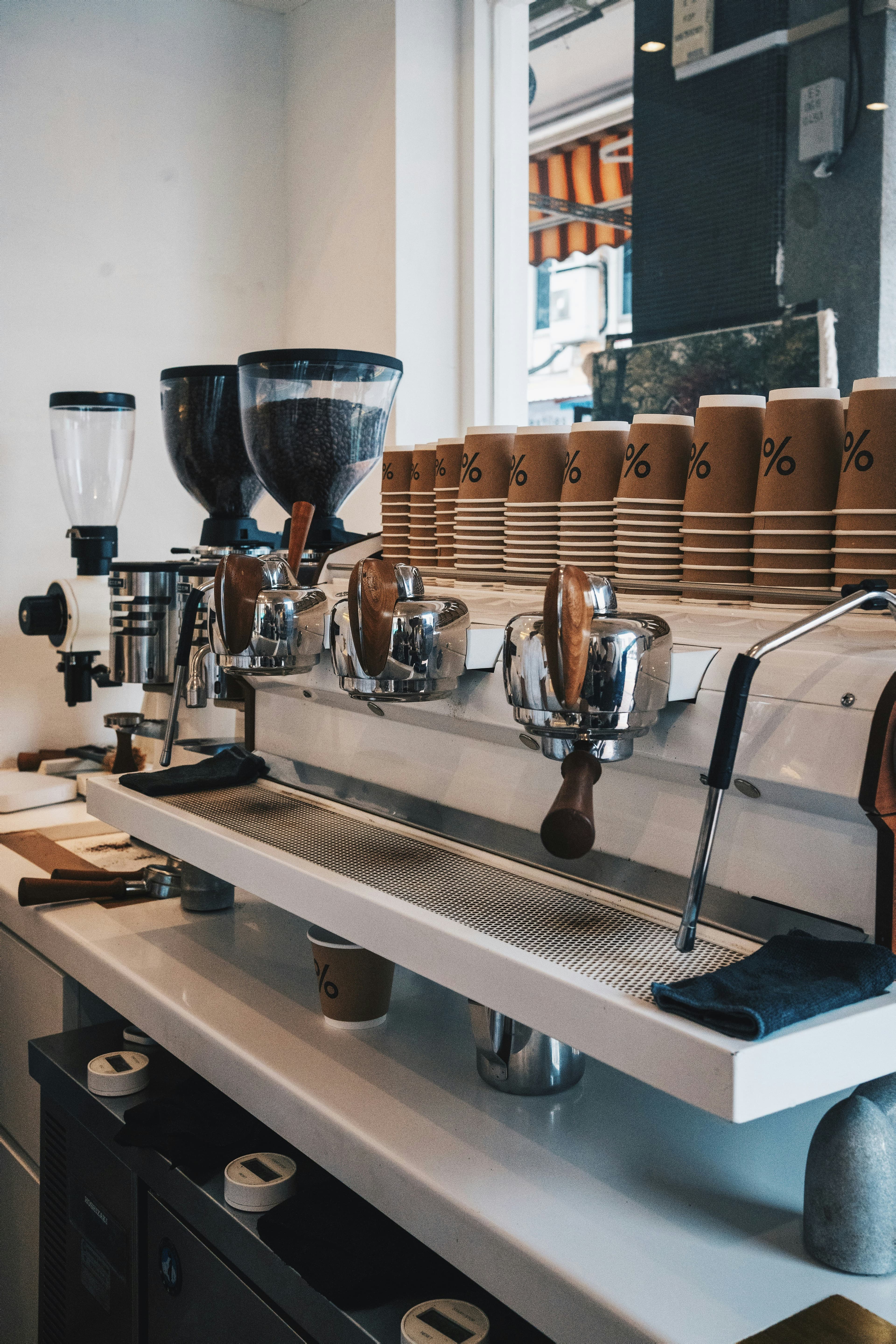 A restaurant-industry professional at work in a Valencia venue